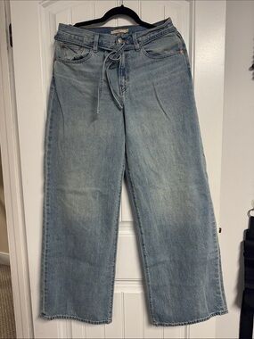 Levi's Light Blue Straight-Leg Women's Jeans with Tie Belt